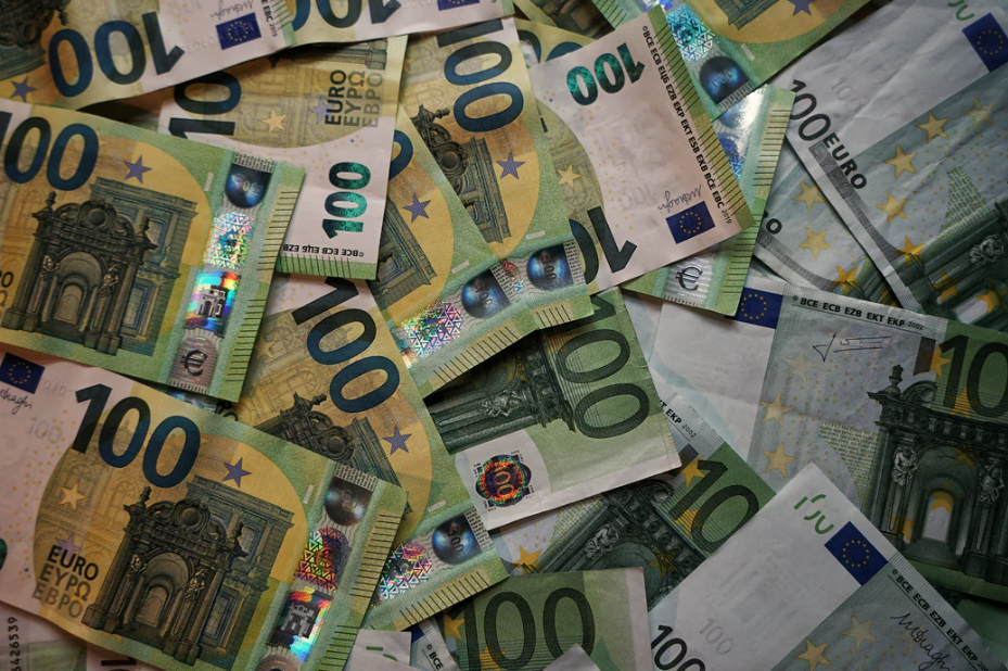 How did Jerry Jones make his money? Money making strategy of jerry jones