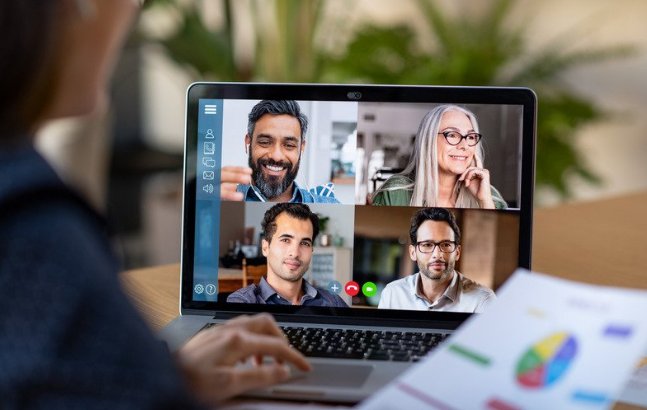 How to Mange your Hybrid Team